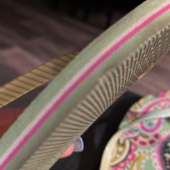 Vera Brady Woman’s Flip Flops. Size 10 - Picture 7 of 7